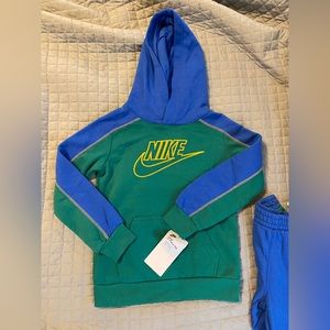 NWT Nike sweatsuit size 7 boys